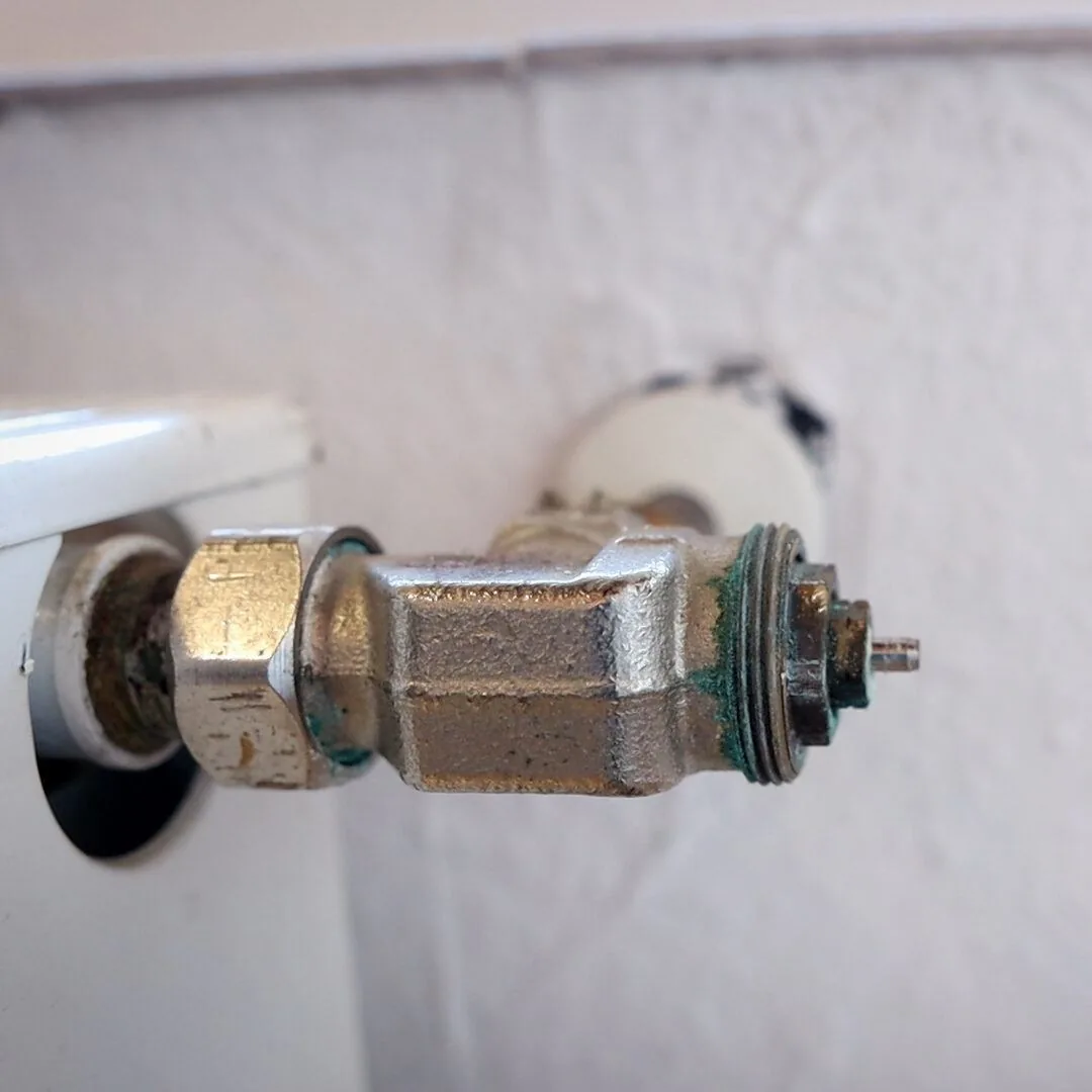 Ventil ohne Thermostatkopf – der kleine Ventilstift ist sichtbar