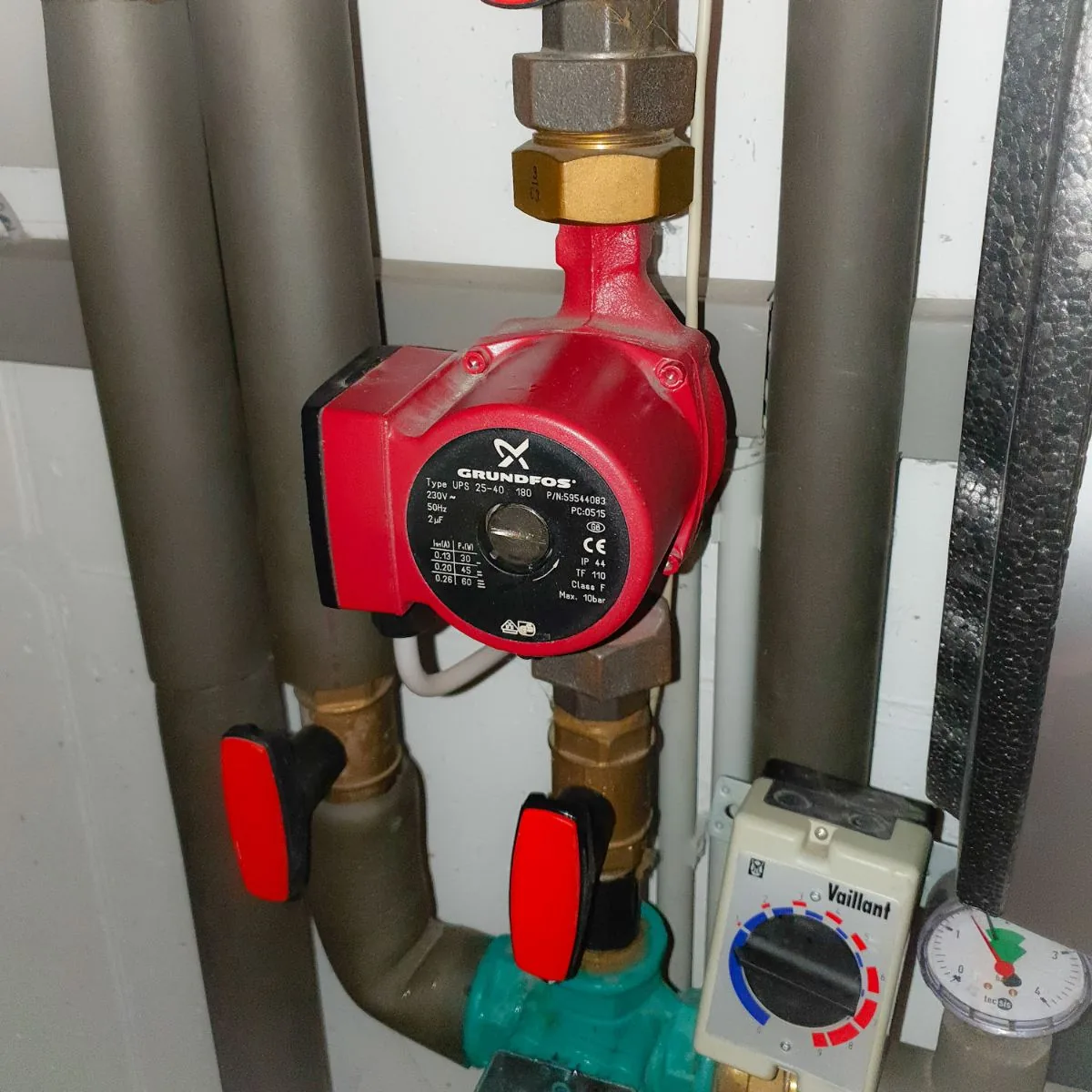Hocheffizienzpumpe eingebaut in den Heizkreis